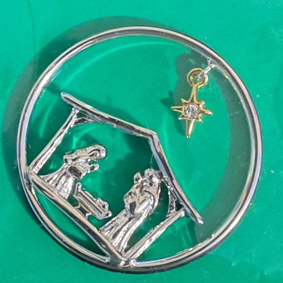 Origami Owl Large Silver Nativity Manger Window Plate - Picture 1 of 3